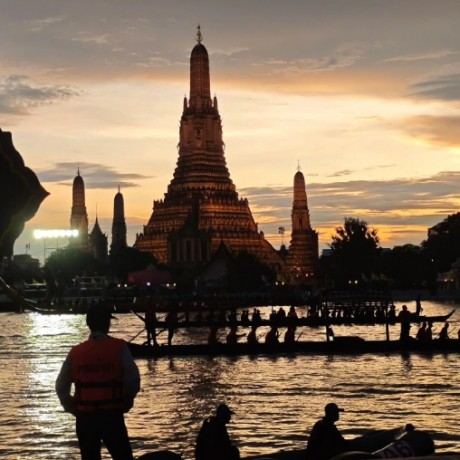 Best Travel Deals for Cash: Your Vote